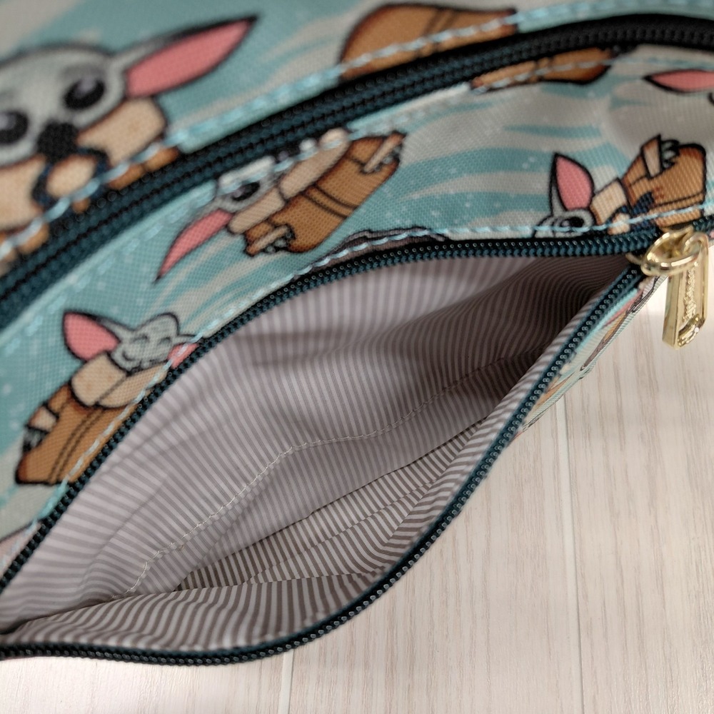Star Wars Loungefly Baby Yoda Grogu Passport Crossbody Bag Mandalorian Mult Zip - Picture 8 of 16